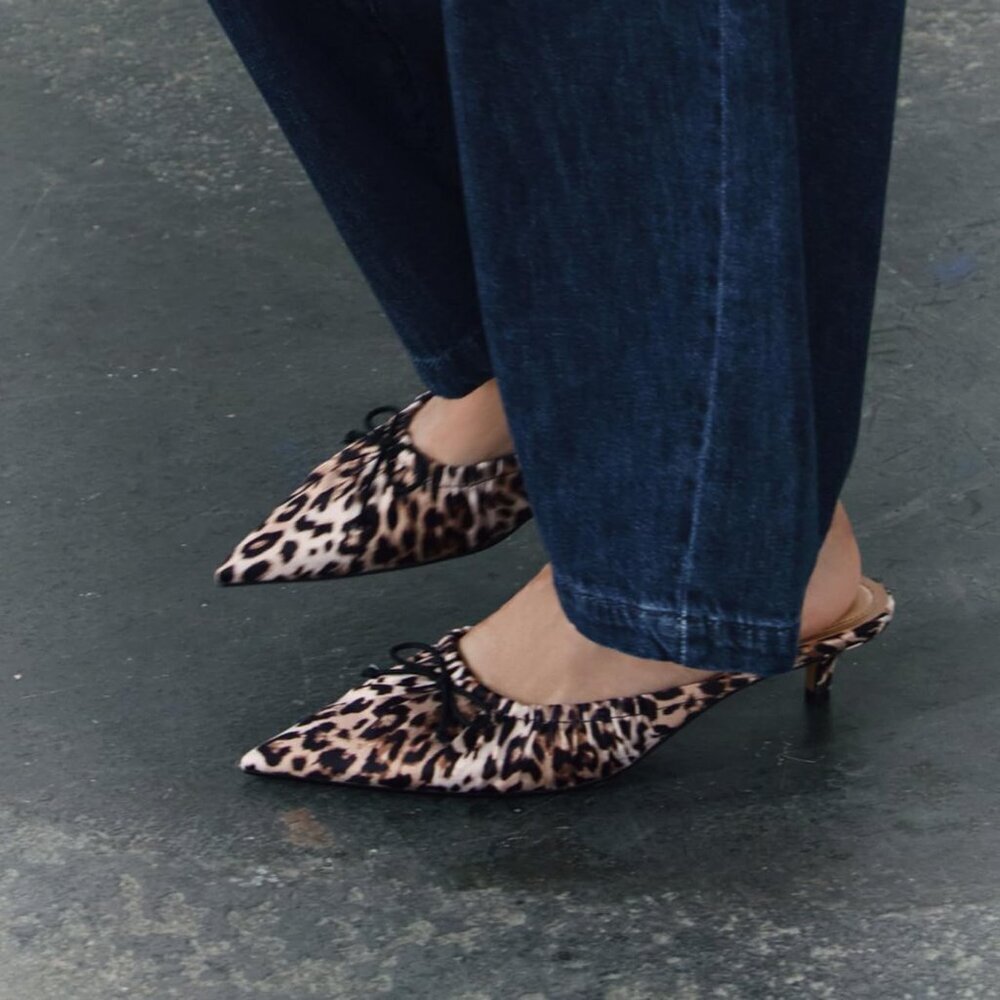 Women's Leopard Slip On Mules Backless Low Heel Pumps Kitten Heel Bow Mules - Picture 4 of 5